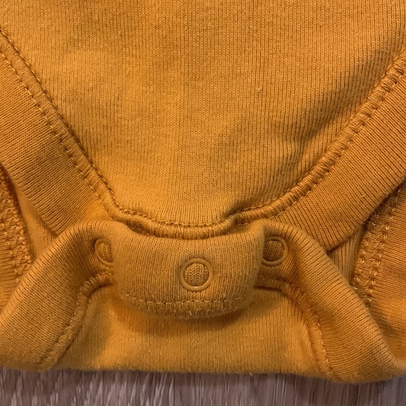 🌺 4/$20 🌺 Set of 2 Old Navy 0-3 mo body suits - Picture 5 of 7